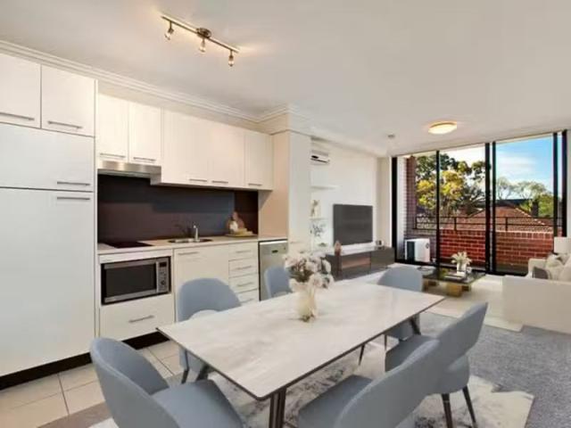Rental! 1 BR 101/2 David Street, CROWS NEST Apartment for rent.