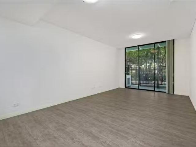 Nice 1 BR 103/4 Banilung Street, Rosebery Apartment for rent.