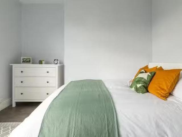 New 1 BR 104 Holgate Road Deluxe En Suite
