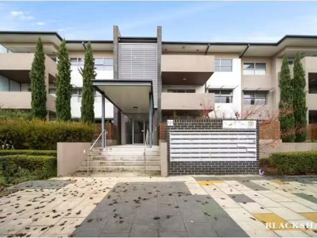 Charming 1 BR 107/121 Easty Street, Phillip Apartment for rent.