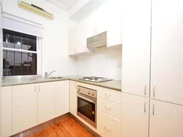 Cozy 1 BR 111B George Street, WINDSOR Apartment for rent List.