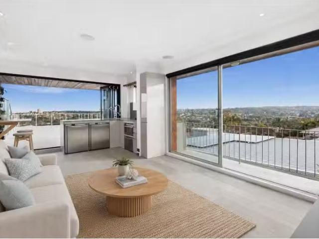 Unique 1 BR 11/92 Soldiers Avenue, Freshwater Apartment for re.