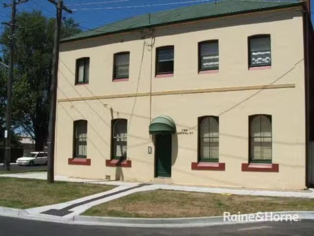 Unique 1 BR 15/2 Keppel St, BATHURST Apartment for rent Liste.