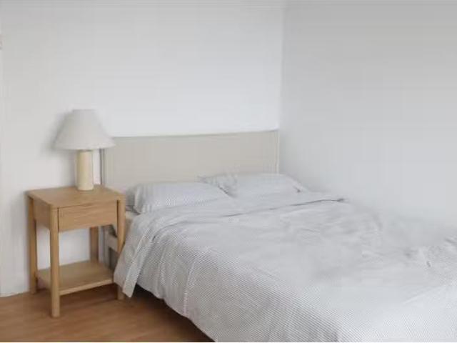 Nice 1 BR 18 French Street, Maroubra House for rent Listed by.