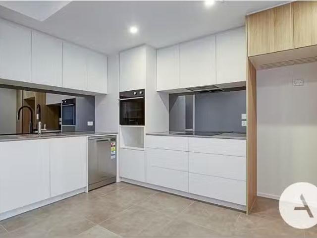 Nice 1 BR 204/50 De Burgh Street, Lyneham Apartment for rent.