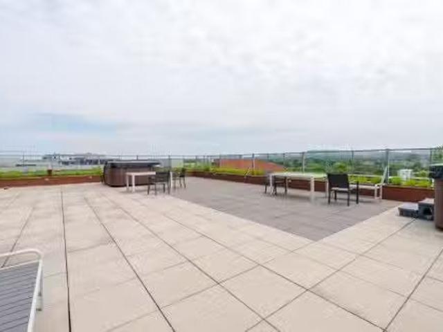 Charming 1 BR 208 2335 Ch. Manella, Mont Royal, QC, H4P 0B3.