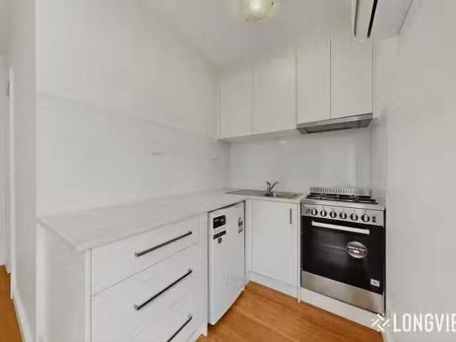Cozy 1 BR 2/11 Findon Street, Hawthorn, VIC 3122