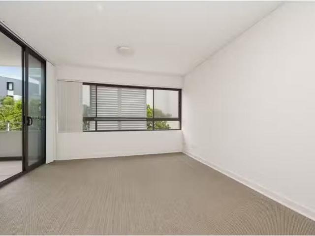 Unique 1 BR 212/97 Dalmeny Avenue, ROSEBERY Apartment for rent.