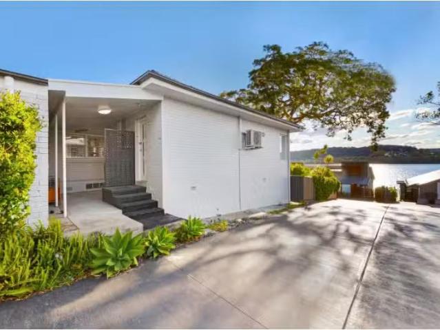 Deal! 1 BR 2/20 Eulalia Avenue, POINT FREDERICK Apartment for.