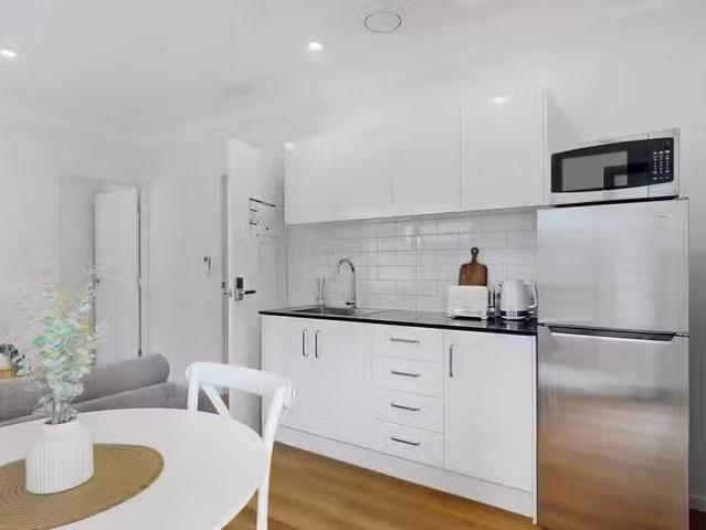 Deal! 1 BR 2/30 Bellew Street, Wynnum, QLD 4178