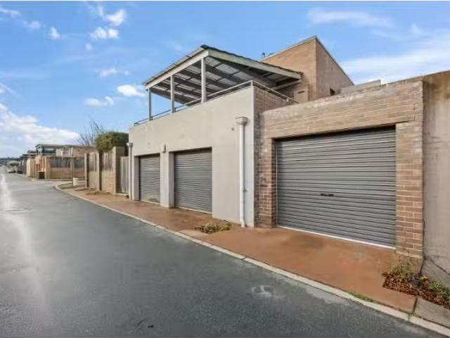 Cheap 1 BR 26 Bannen Lane, Gungahlin House for rent Listed by.
