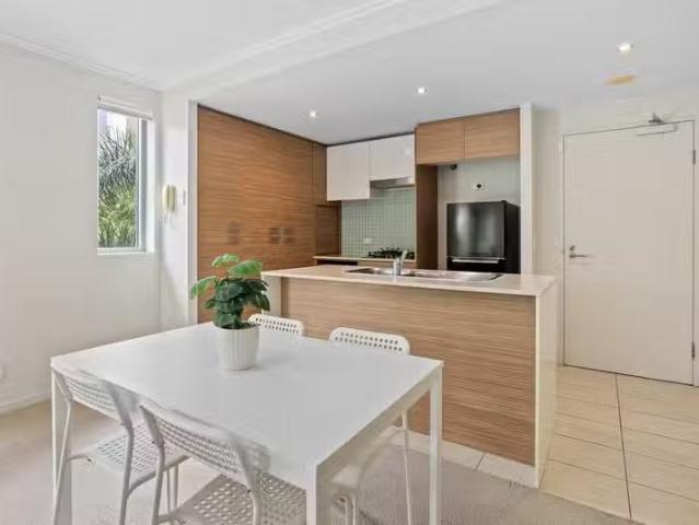 Just in! 1 BR 29 Casuarina/154 Musgrave Avenue, Southport, QLD.