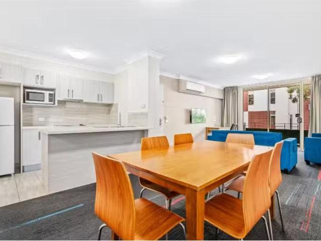 Just in! 1 BR 2 8 Hope Street, ROSEHILL Apartment for rent Li.