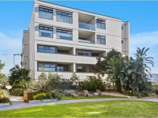 Deal! 1 BR 302/67 Flinders Street, Wollongong Apartment for re.