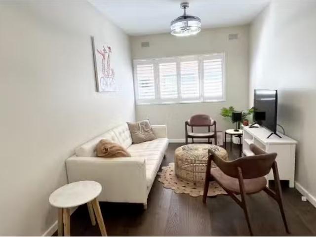 Deal! 1 BR 3/12A Esther Road, Mosman Apartment for rent Liste.