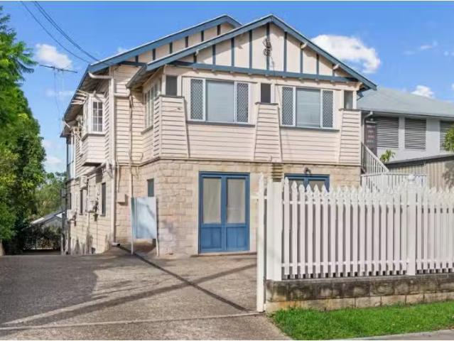 Cheap 1 BR 3/378 Cavendish Road, Coorparoo Apartment for rent.