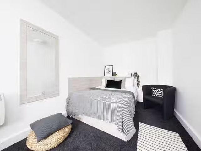 Nice 1 BR The Bakery Ensuite Extra Large High Double