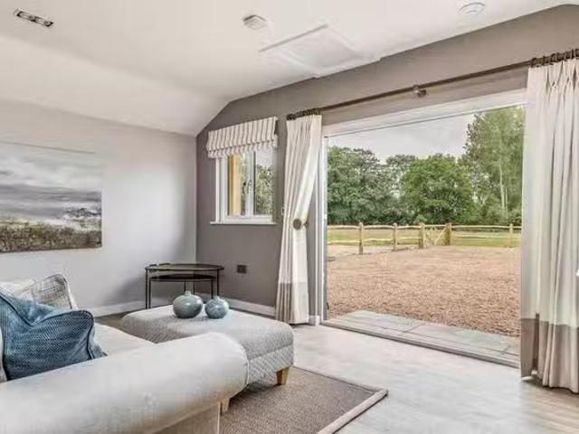 Just in! 1 BR Watery Lane