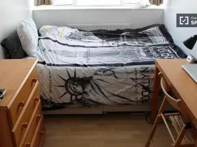 New 1 BR Furnished room in 5 bedroom flat in Putney, London