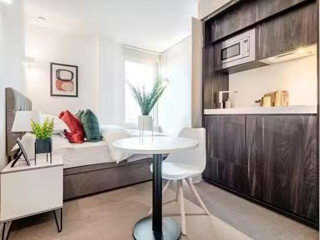 Deal! 1 BR Gravity West Court Compact Studio