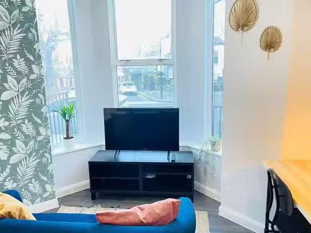 Charming 1 BR Hawkwood Mount