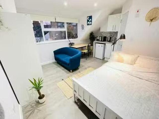 Charming 1 BR Hawkwood Mount, London