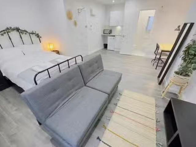 Charming 1 BR Hawkwood Mount, London