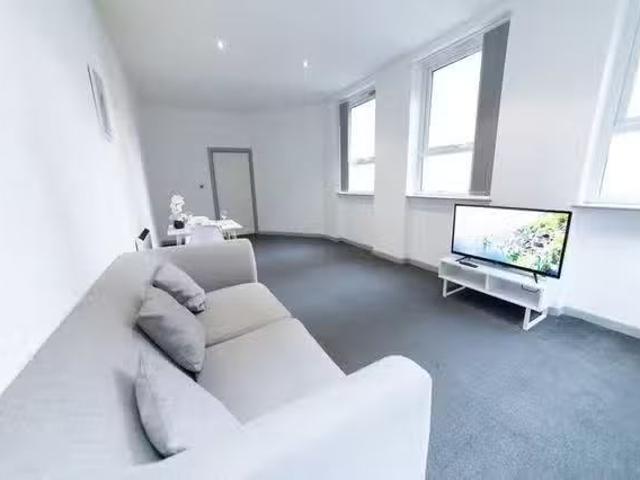 New 1 BR High Street