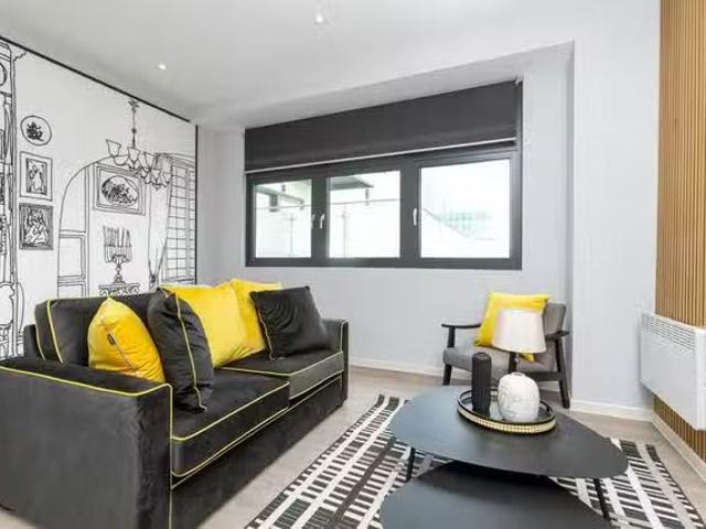 Just in! 1 BR High Street, Orpington