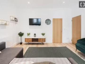 Unique 1 BR Modern 1 bedroom apartment to rent in Kensington.