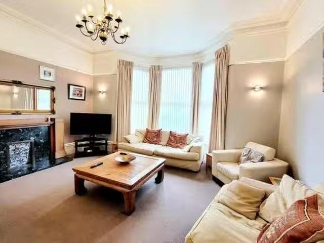 Cheap 1 BR Newsham Drive, Liverpool