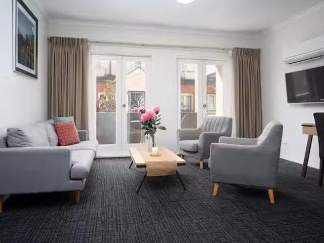 New 1 BR One room apartment in Kew