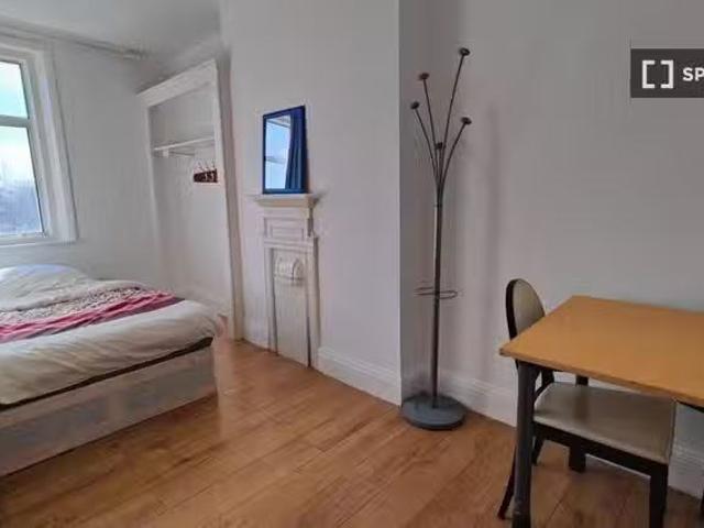 For Rent! 1 BR Room for rent in Bethnal Green North, London