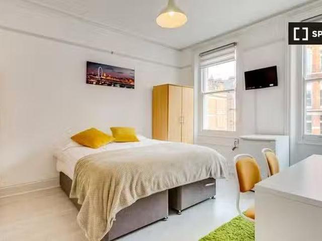 Unique 1 BR Room for rent in Residence in Earl's Court, London