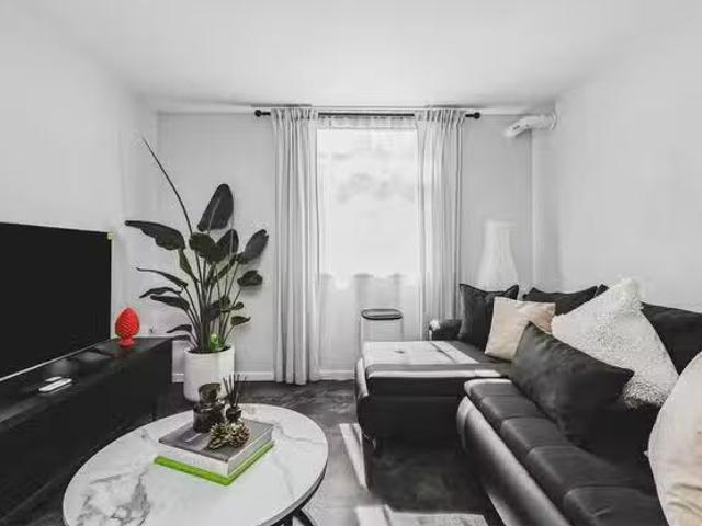 Nice 1 BR Smedley Avenue, Manchester