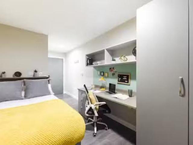 Rental! 1 BR St Davids Ensuite Classic