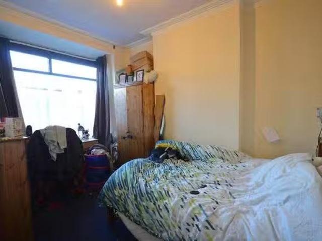 Nice 1 Room Entire Place·4B1B···125 Warwards Lane, Selly Oak 4.