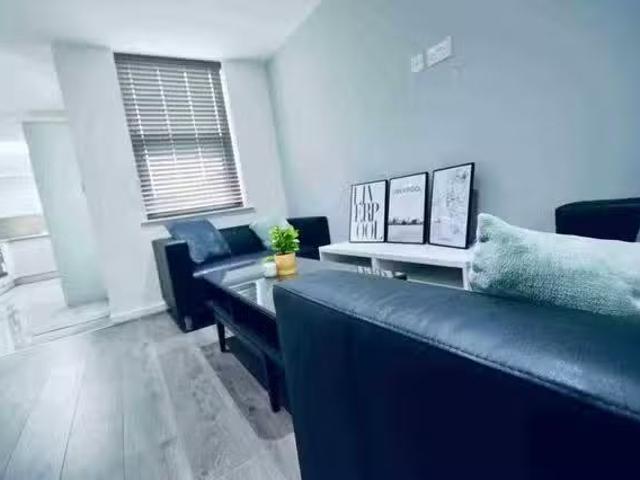 Unique 1 Room 19 Birstall Road, L6 3 Beds 2 Baths
