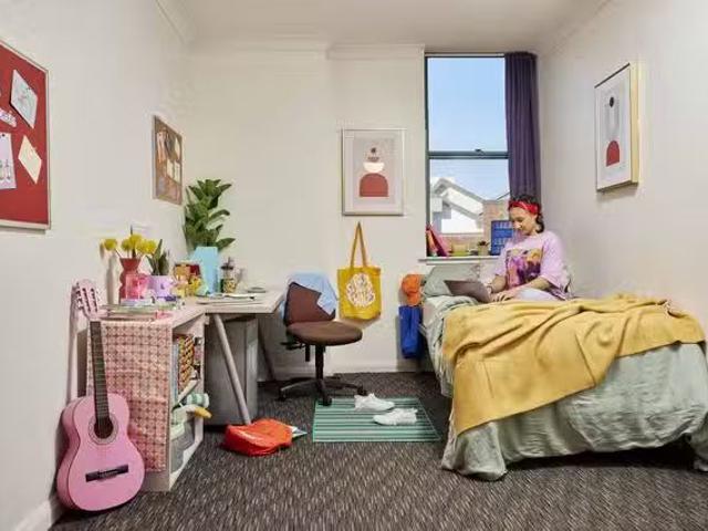 Nice 1 Room 6 Bedroom Apartment