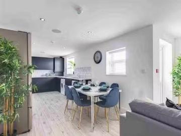 Nice 1 Room 79 Cotswold Street L7 6 Beds 3 Baths