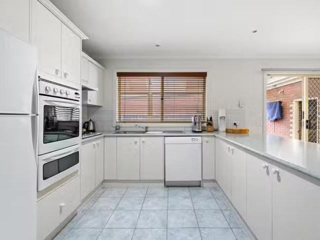 Deal! 1 St Helena Place, Rowville, VIC 3178