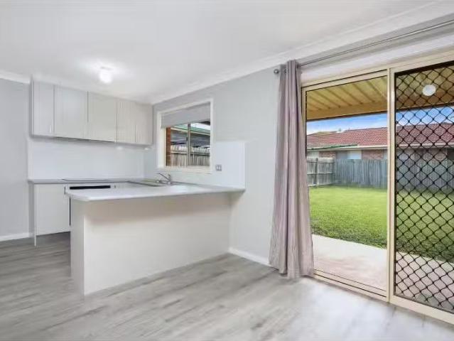 Charming 1A Josquin Way, CLAREMONT MEADOWS Townhouse for rent.