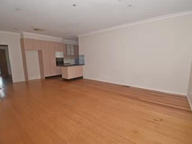 Deal! 1A Patricia Street, Bentleigh East VIC 3165 Townhouse.