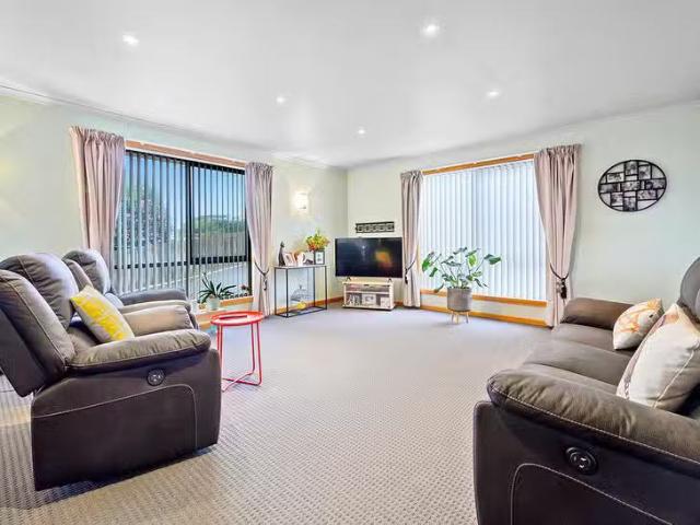 Nice 1C Roslyn Avenue, Romaine, TAS 7320