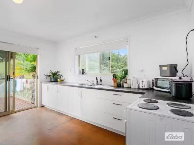 Nice 203a Bakers Road, Dunbible House for rent Listed by Elde.