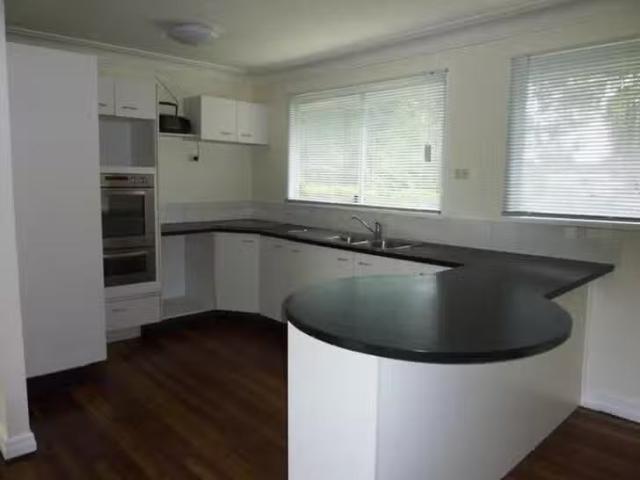 Nice 20 Clifton Street, Booval, QLD 4304
