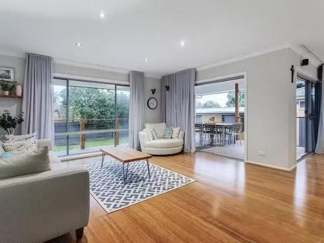Nice 20 Gissing Street, Blackburn South, VIC 3130