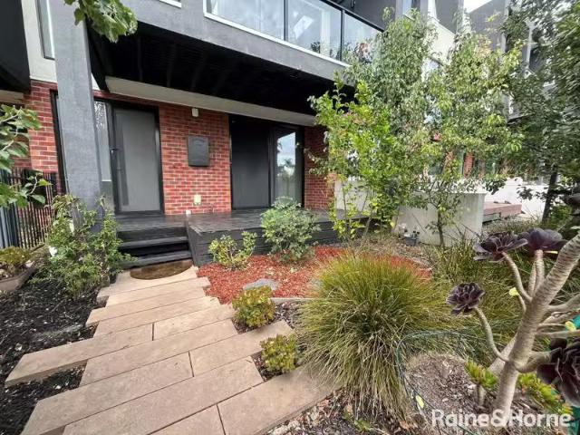 Cozy 20 King Drive, Hillside VIC 3037