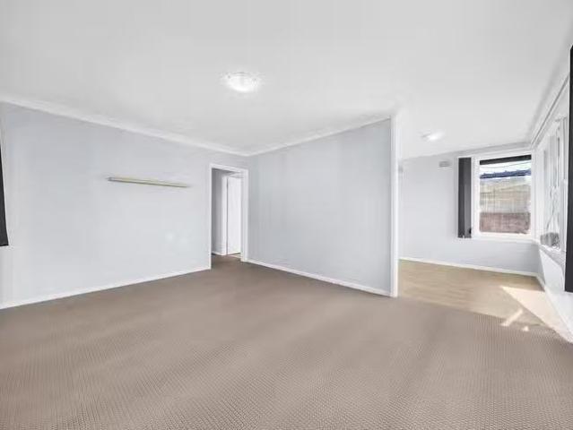 New 20 Lucena Crescent, Lethbridge Park, NSW 2770