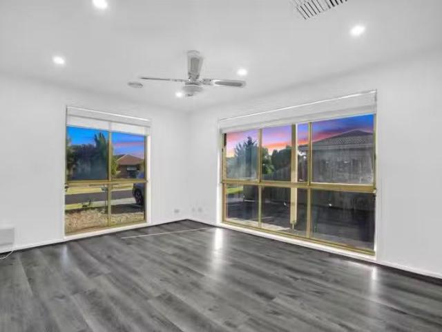 Deal! 20 Mowbray Crescent, Kurunjang VIC 3337